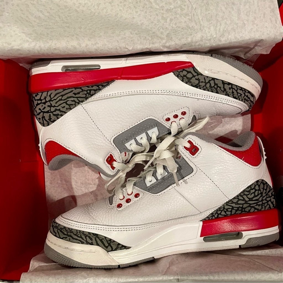 Nike Air Jordan 3 Retro 'Fire Red' 2022 GradeSchool Size 6.5Y - Picture 2 of 12